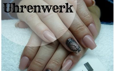 Naildesign: Uhrenwerk