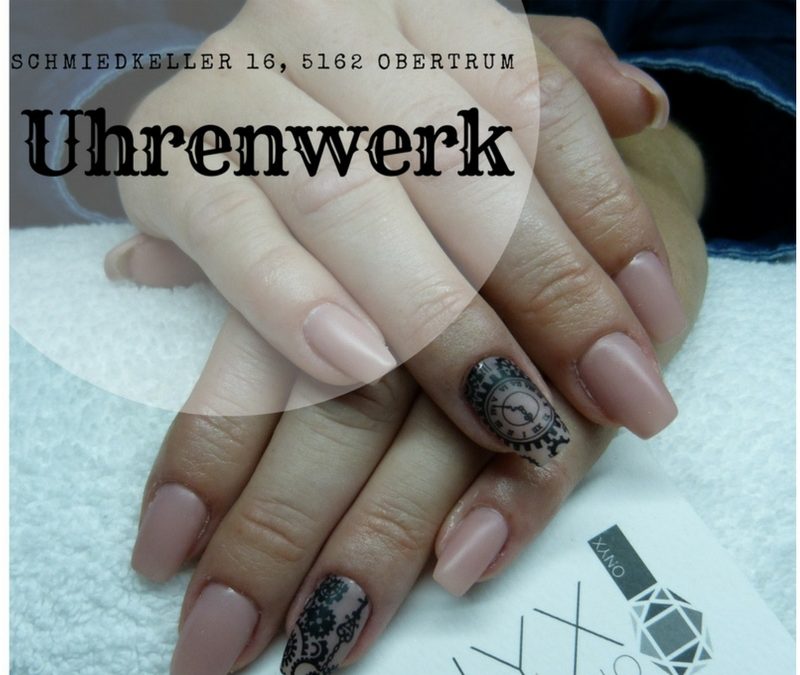 Naildesign: Uhrenwerk